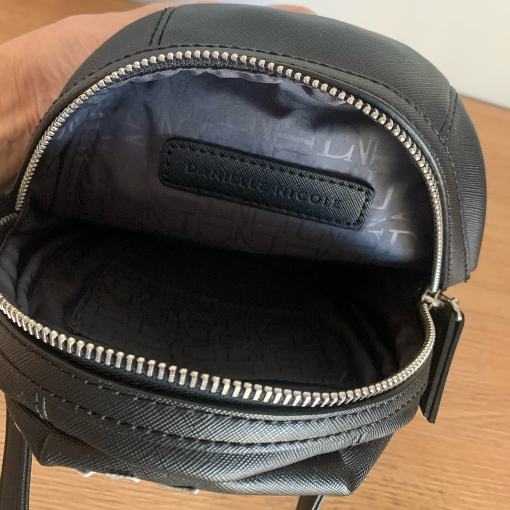 NWOT! Danielle Nicole ‘One Bite’ Crossbody Bag 🍎💀 - Picture 10 of 13